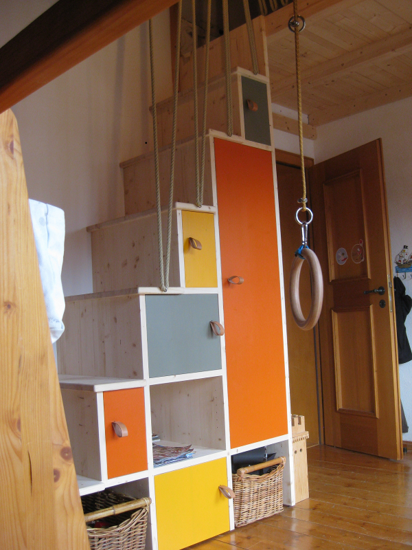 Treppenschrank
